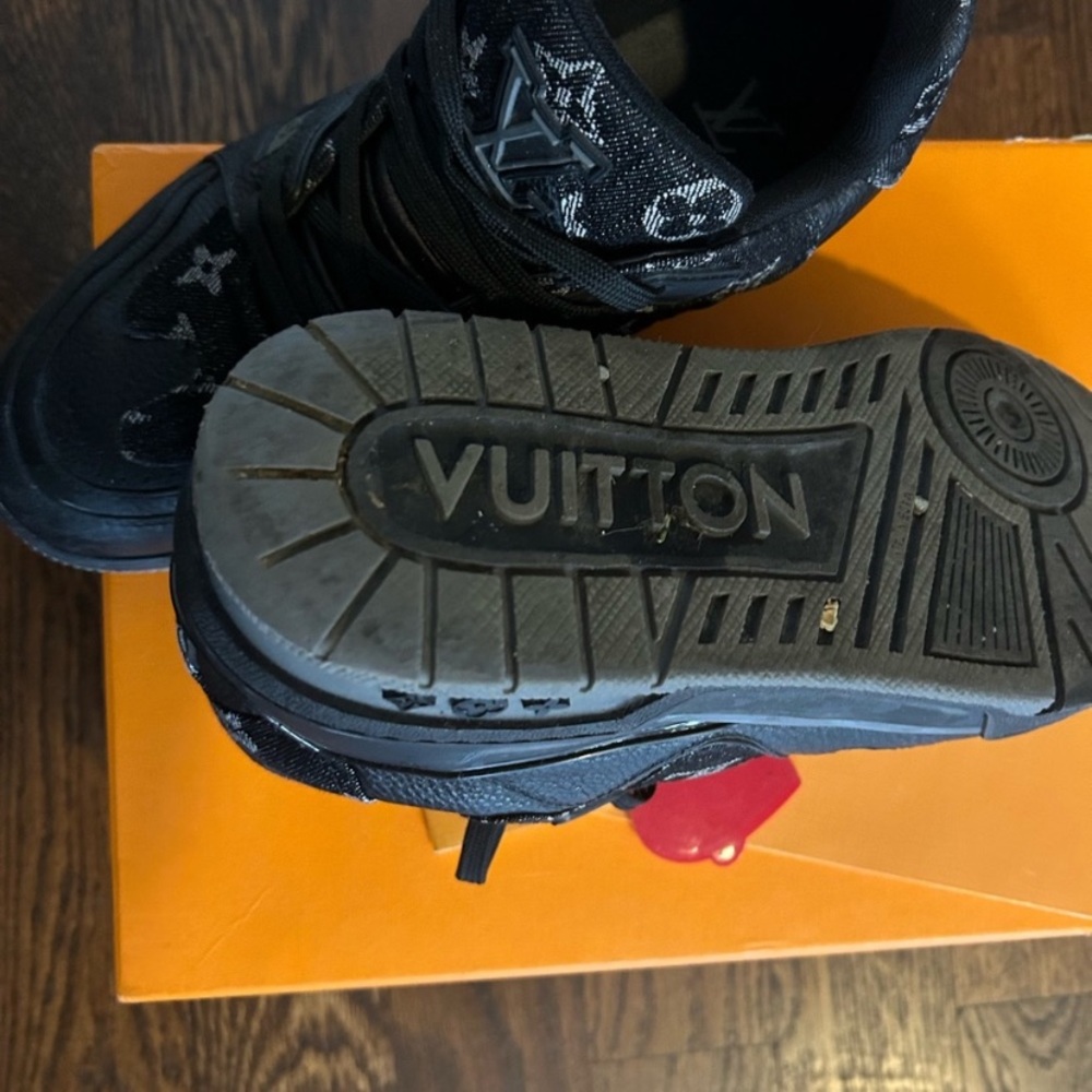LV trainers Size 44 (US 11)